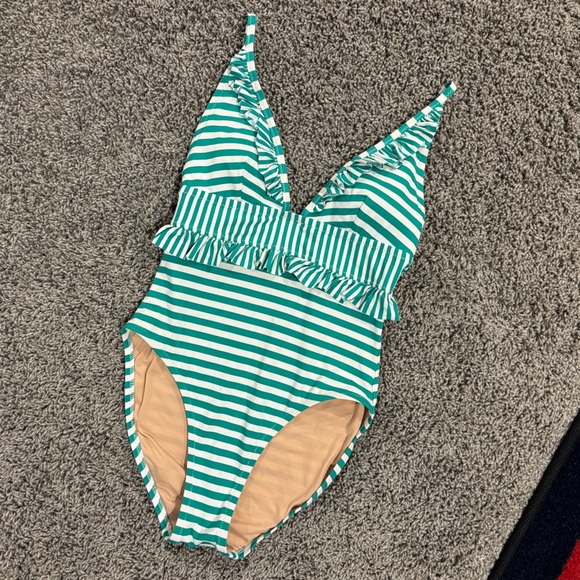 J.Crew plunging ruffle one piece striped Green Striped Swimsuit, size 4 - Picture 5 of 9